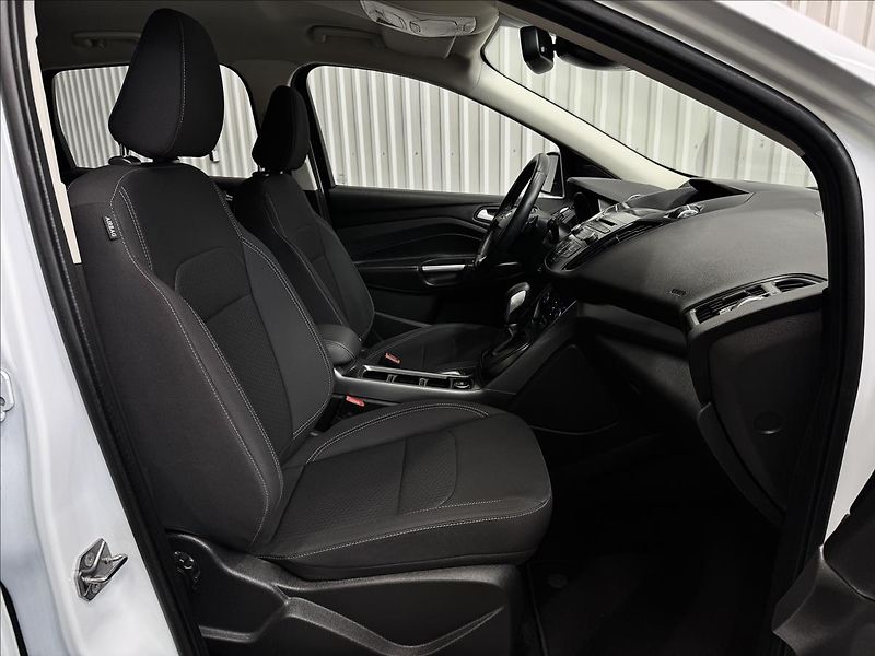 Ford Kuga 1.5EB 129kW AWD 2XALU 68KM! - fotka 38 z 42