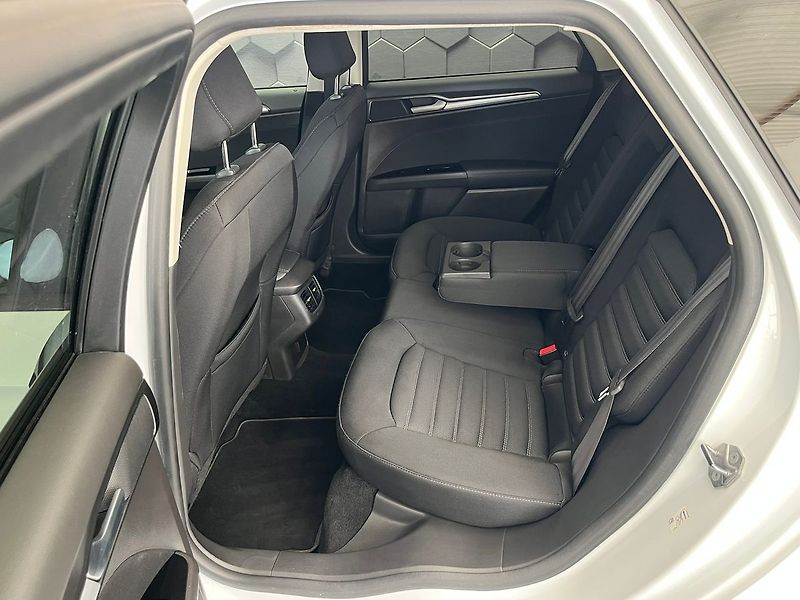 Ford Mondeo 110 kW, MANUÁL, TAŽNÉ - fotka 33 z 69