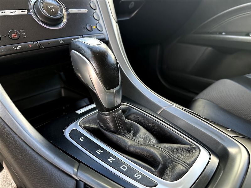 Ford Mondeo 2,0 TDCi Navi Kamera Kůže LED - fotka 20 z 40
