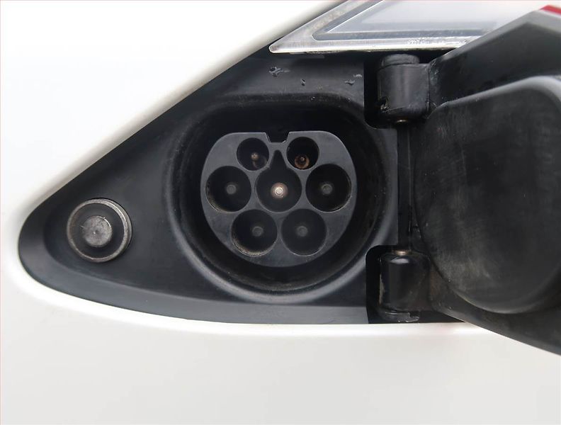 Tesla Model S (2015) 85D, SoH 84% - fotka 23 z 23