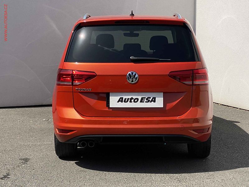Volkswagen Touran (2017) 1.4 TSi, Highline, DSG, LED - fotka 5 z 19