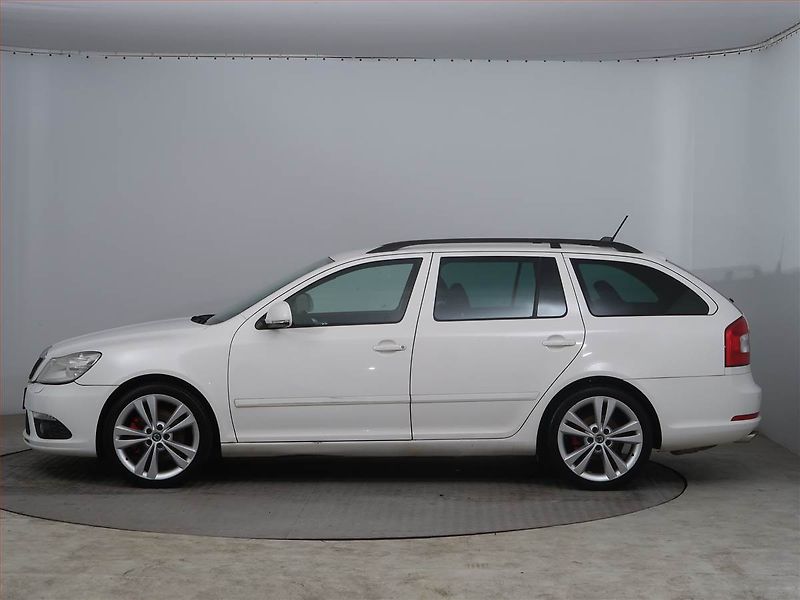 Škoda Octavia (2011) RS 2.0 TDI, Navi, Xenony - fotka 3 z 13