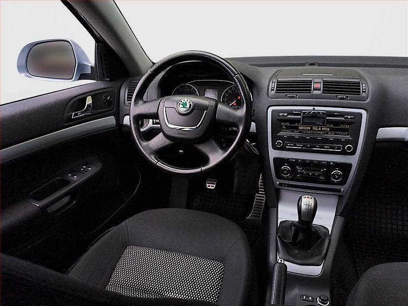 Škoda Octavia (2010) Scout 1.8 TSI, 4X4 - fotka 7 z 16