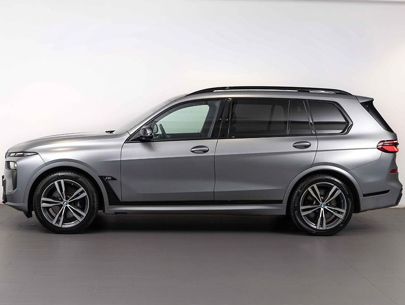 BMW X7 M60i xDrive - fotka 3 z 22