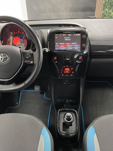 Toyota Aygo 1.0 i AUTOMAT REZERVACE  - fotka 24 z 27