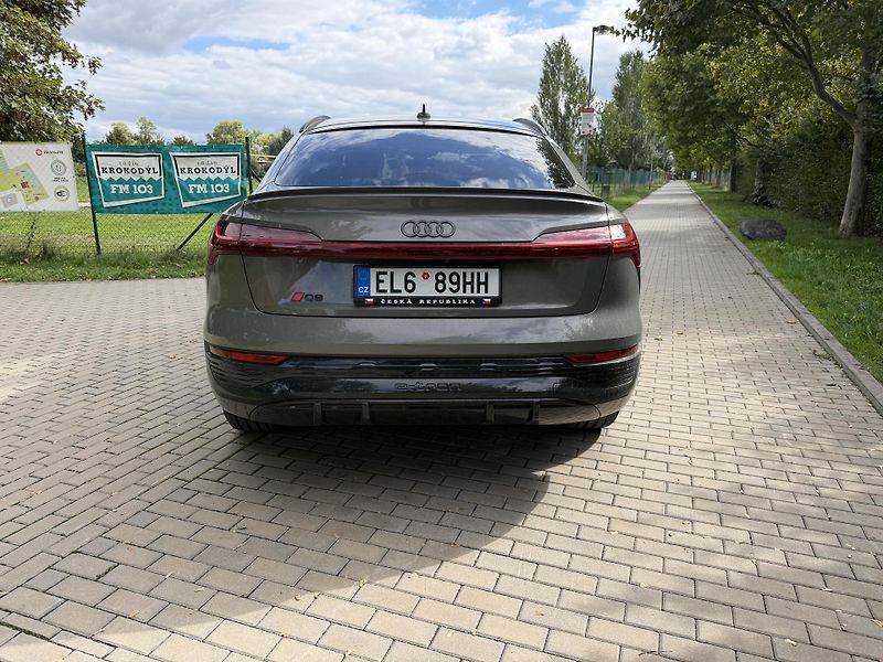 Audi Q8 e-tron 55 Quattro B&O S-Line Head-Up  - fotka 7 z 25