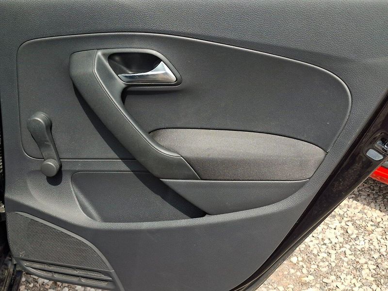 Volkswagen Polo (2012) 1.4i 63kW STYLE -VÝBAVA! - fotka 26 z 37