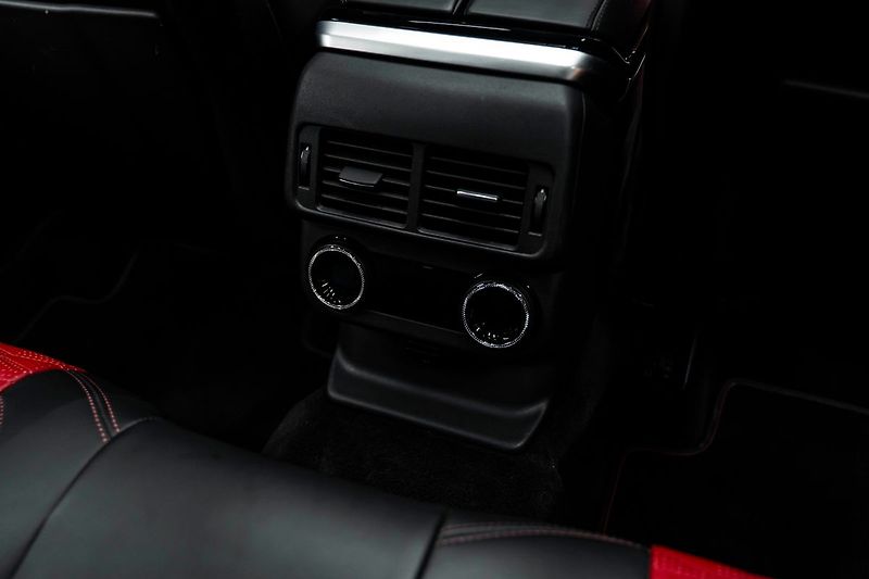 Land Rover Range Rover Velar - fotka 22 z 25