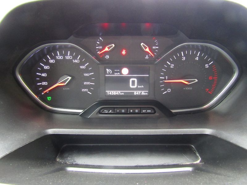 Peugeot Rifter (2020) 1.5 HDI LONG  7 MÍST - fotka 28 z 39
