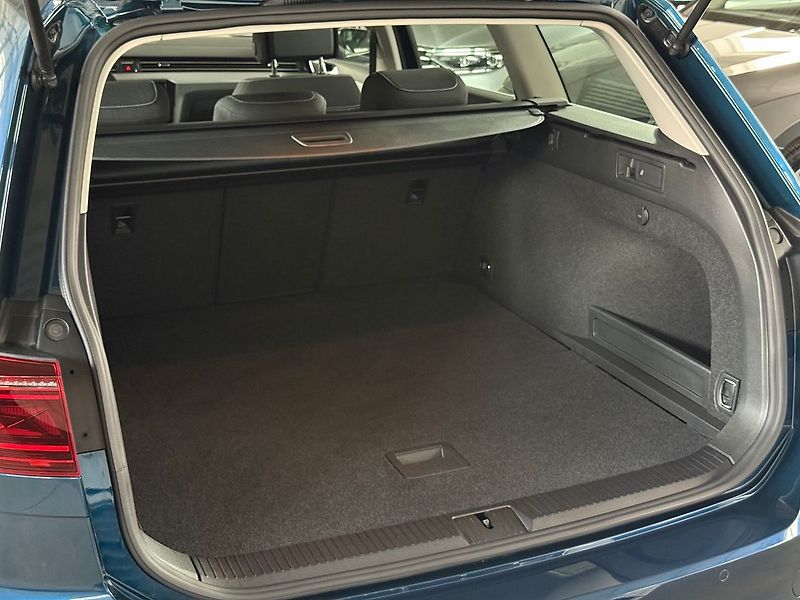 Volkswagen Passat 2.0TDI 110kW DSG IQ ACC Kamera - fotka 23 z 24