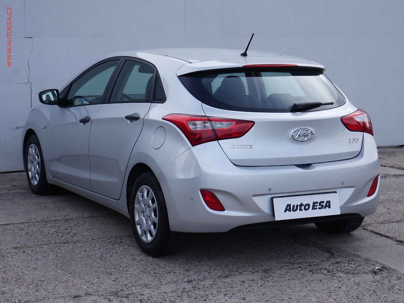 Hyundai i30 (2013) 1.4CVVT, AC, park.čidla - fotka 4 z 14