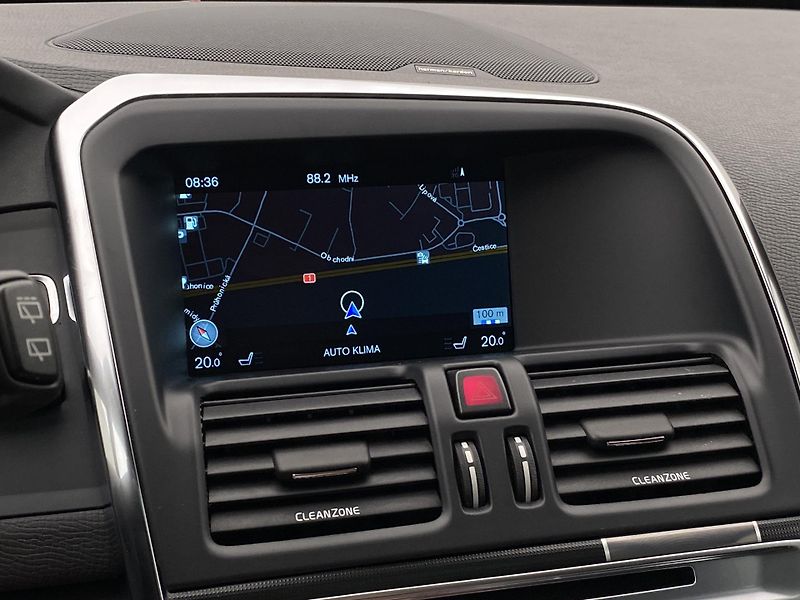 Volvo XC60 D4 AWD MOMENTUM AUT  - fotka 8 z 48