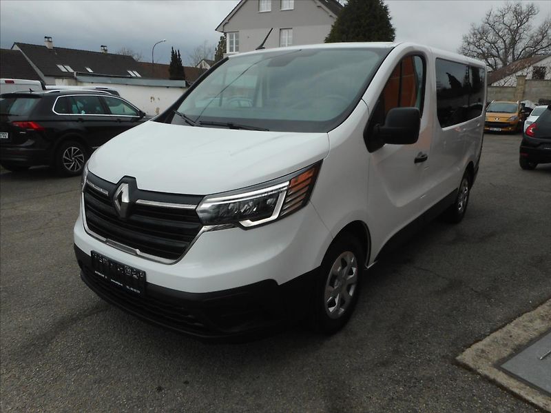 Renault Trafic 2,0 DCi 9 MÍST - fotka 1 z 23