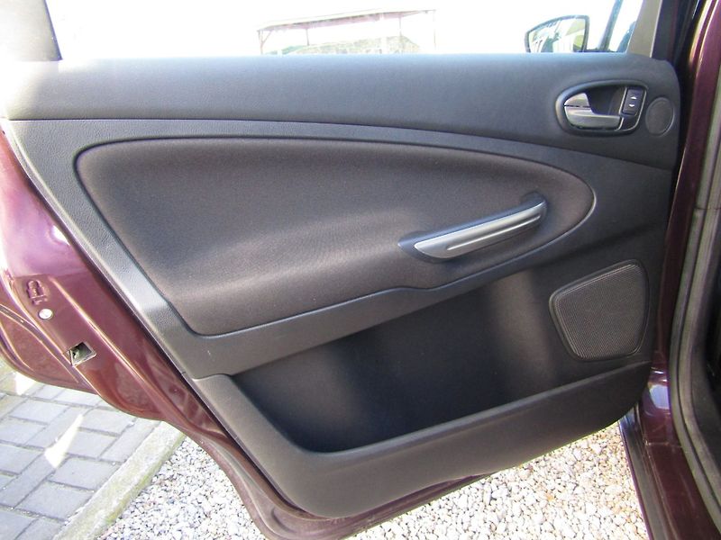 Ford S-MAX (2010) 2.0 TDCi EURO 5 - fotka 21 z 43