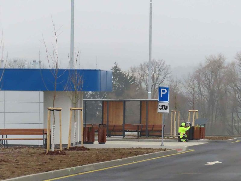 Dvě protilehlé odpočívky mezi sjezdy na Mirotice a Lety patří mezi nejmodernější a největší. Čerpačky jsou prý i technologicky nejvyspělejší v Čechách.