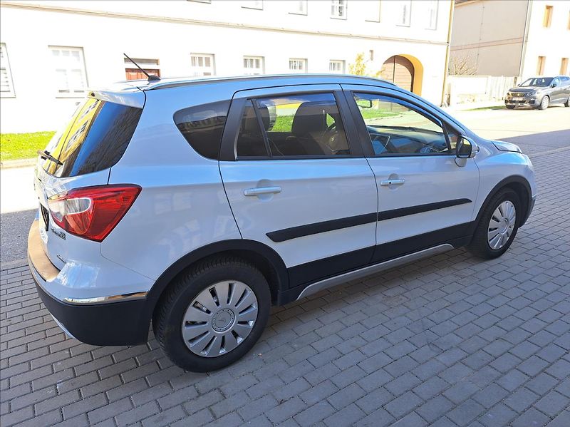 Suzuki SX4 S-Cross 1,6 DDiS - fotka 13 z 58