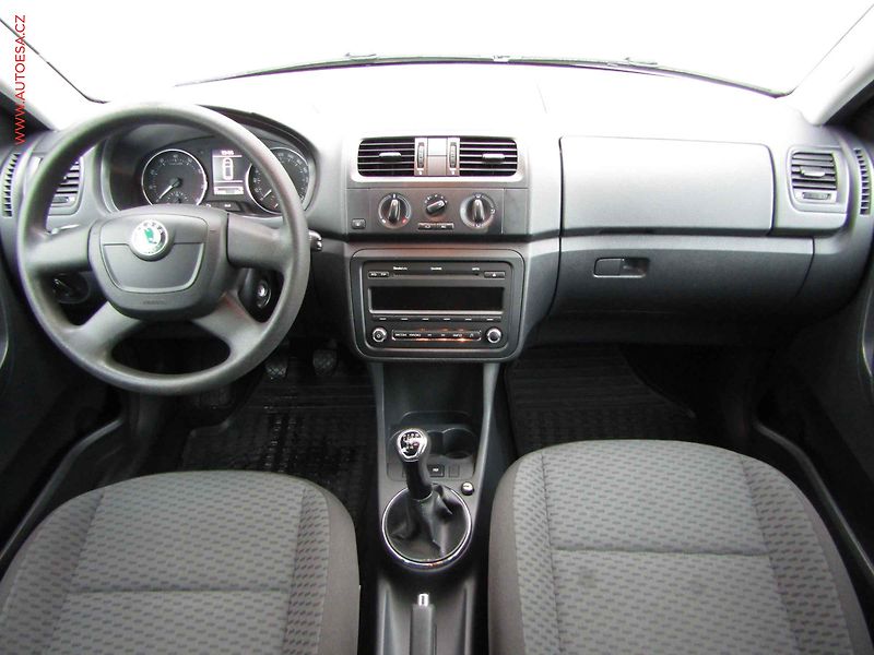Škoda Fabia (2011) 1.2 TSi, ČR, Ambiente - fotka 8 z 15