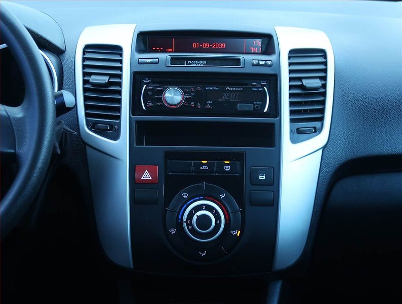 Kia Venga (2010) 1.4 CVVT, Serv.kniha - fotka 12 z 15