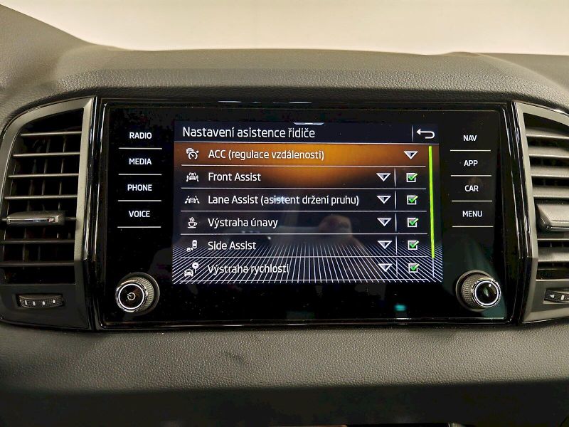 Škoda Karoq (2025) 1.5 TSI 110 kW DSG Sportline - fotka 11 z 32