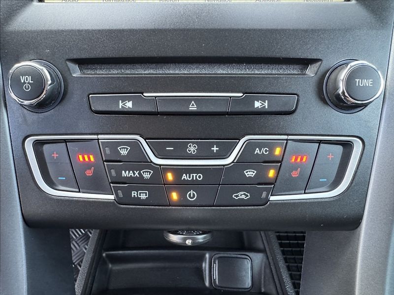 Ford Mondeo 2,0 TDCi TITANIUM tažné ČR - fotka 37 z 50