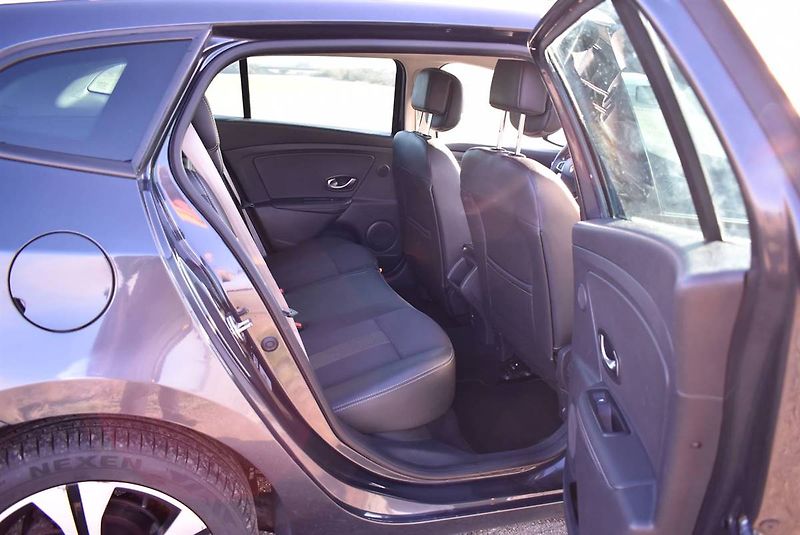 Renault Mégane 1,9 DCi BOSE,96KW,TZ,1M,AKCE - fotka 15 z 17