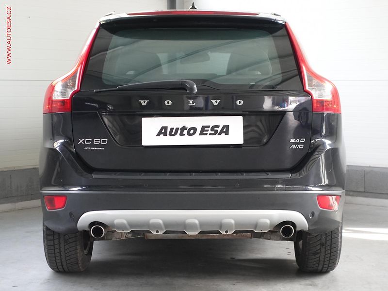 Volvo XC60 (2010) 2.4D 4x4, ČR, Xenon, park - fotka 5 z 20