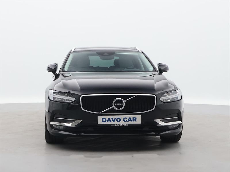 Volvo V90 2,0 D4 140kW Drive-E Momentum - fotka 2 z 35
