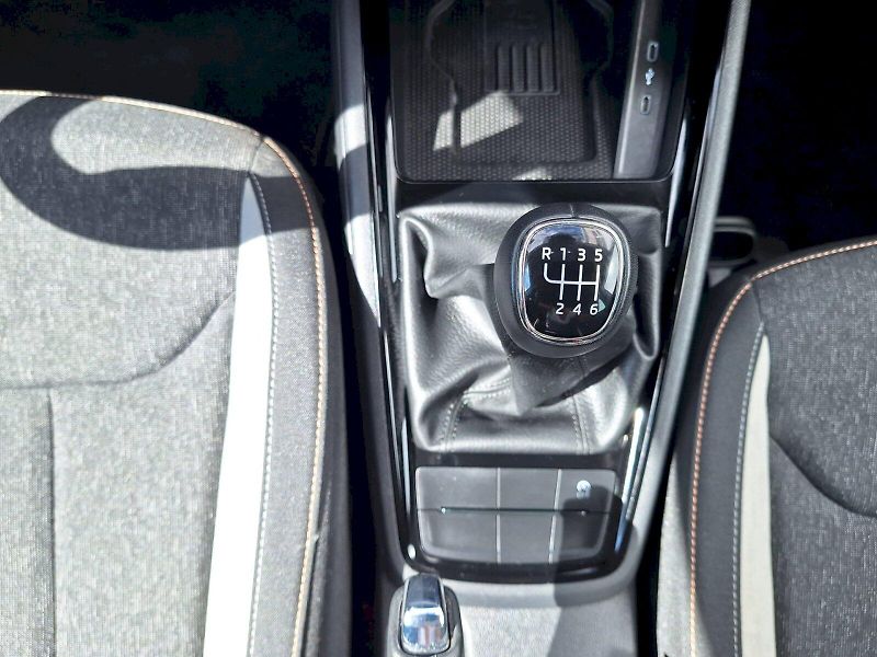 Škoda Kamiq (2025) 1.0 TSI / 85 kW / 6MP / TOP SE - fotka 16 z 31