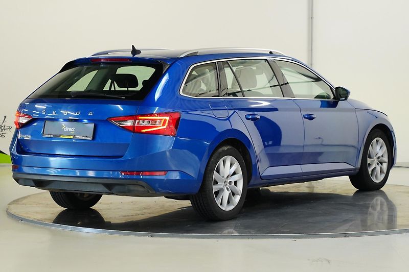 Škoda Superb - fotka 2 z 31