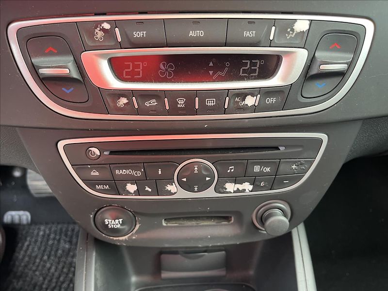 Renault Mégane 1,6 i KLIMA ALU 2x KOLA - fotka 18 z 36