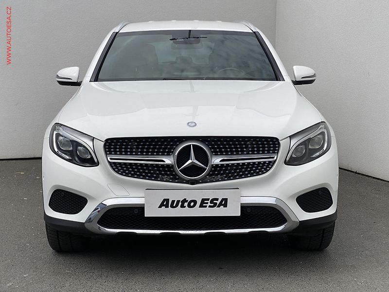 Mercedes-Benz GLC (2016) 2.0T 250 4Matic, ČR, AT, LED - fotka 2 z 19