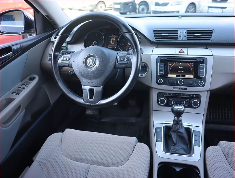 Volkswagen Passat (2010) BlueMotion 1.6 TDI, Navi - fotka 7 z 18