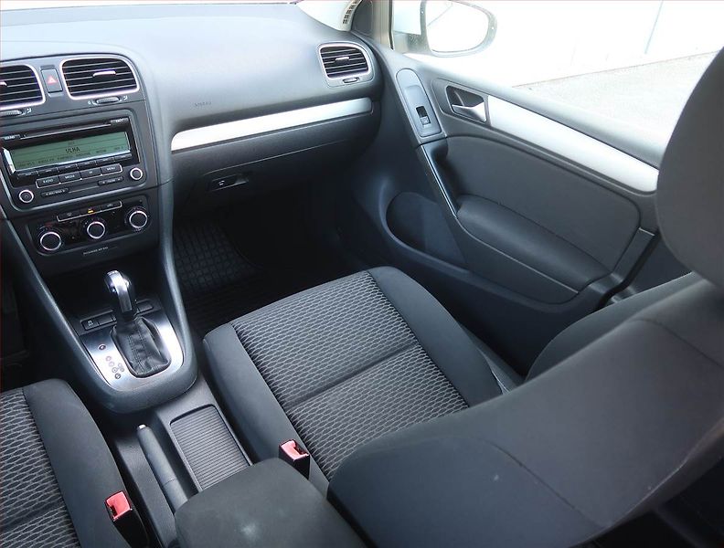 Volkswagen Golf (2011) 1.2 TSI, Automat - fotka 8 z 17