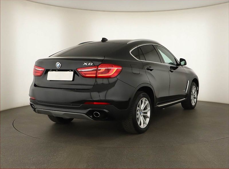 BMW X6 (2015) Edition Exclusive xDrive30d - fotka 5 z 20