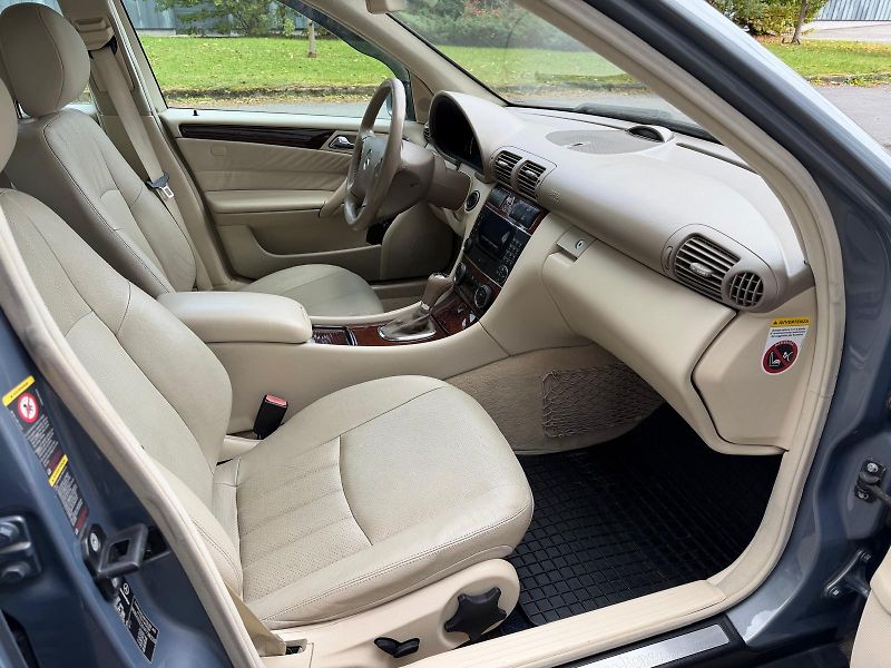 Mercedes-Benz Třídy C 320 3,0 CDi Elegance  - fotka 18 z 23