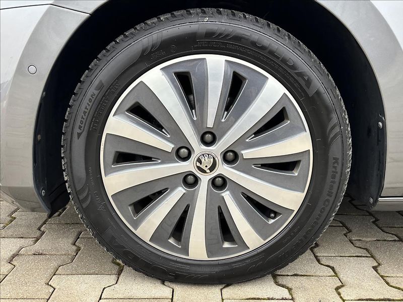 Škoda Superb 2,0 TDI 110kW Style DSG - fotka 13 z 42