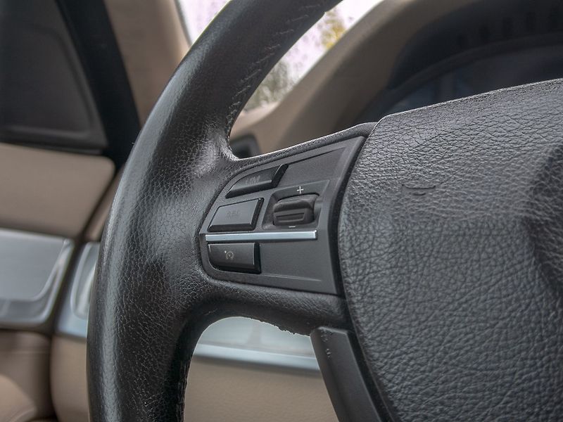 BMW Řada 5 (2010) 3.0i mat – NAVI - fotka 18 z 49