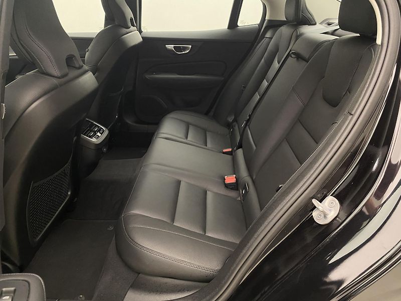 Volvo S60 B5 AWD DARK ULTIMATE AUT CZ - fotka 5 z 50