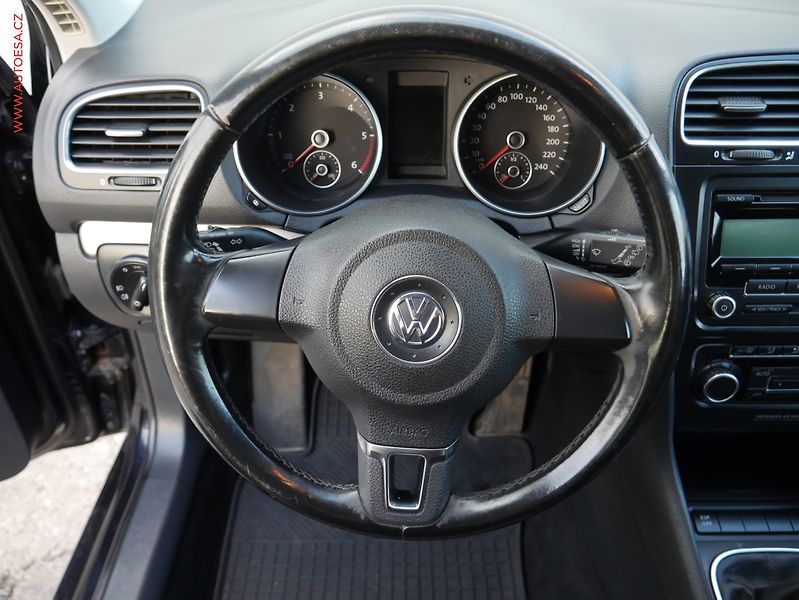 Volkswagen Golf (2010) 1.6 TDi, ČR, autoAC, temp - fotka 14 z 18