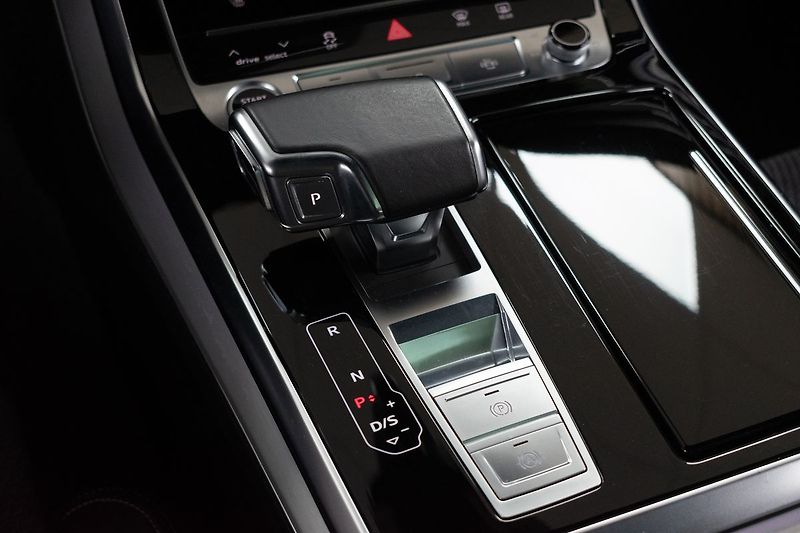 Audi Q7 50 TDI S-LINE*TAŽNÉ*AIR*7.MÍST - fotka 25 z 51