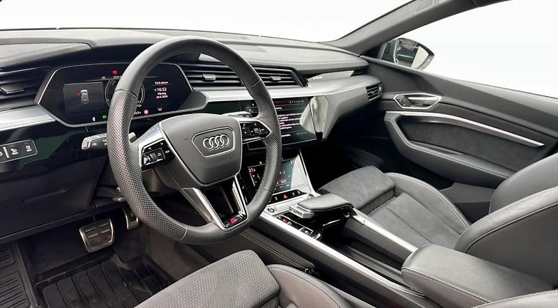 Audi Q8 e-tron 55 Q 360k Pano Tažné Matrix  - fotka 7 z 25