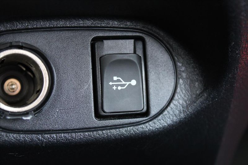 Toyota Yaris 1,3 VVT-i  ČR,1MAJ,DPH,AUTOMAT - fotka 15 z 27