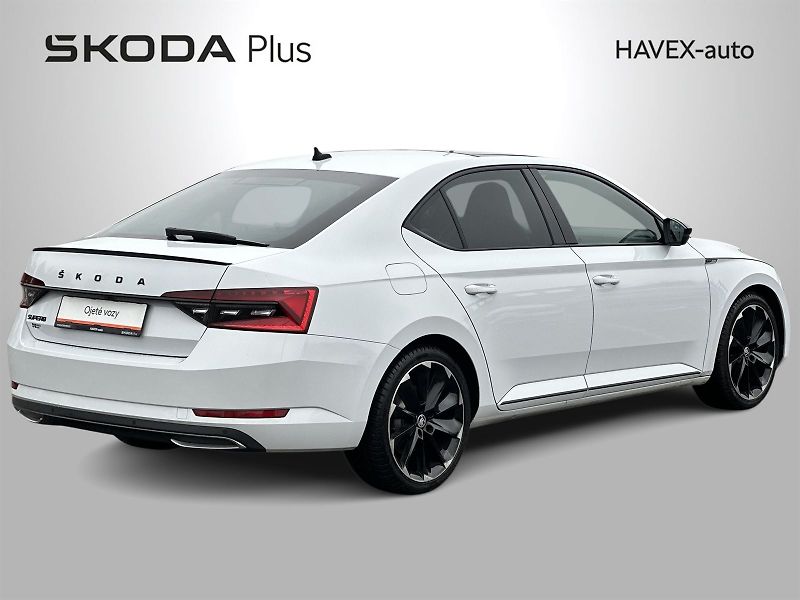 Škoda Superb (2021) 1.5 TSI Sportline - fotka 2 z 29