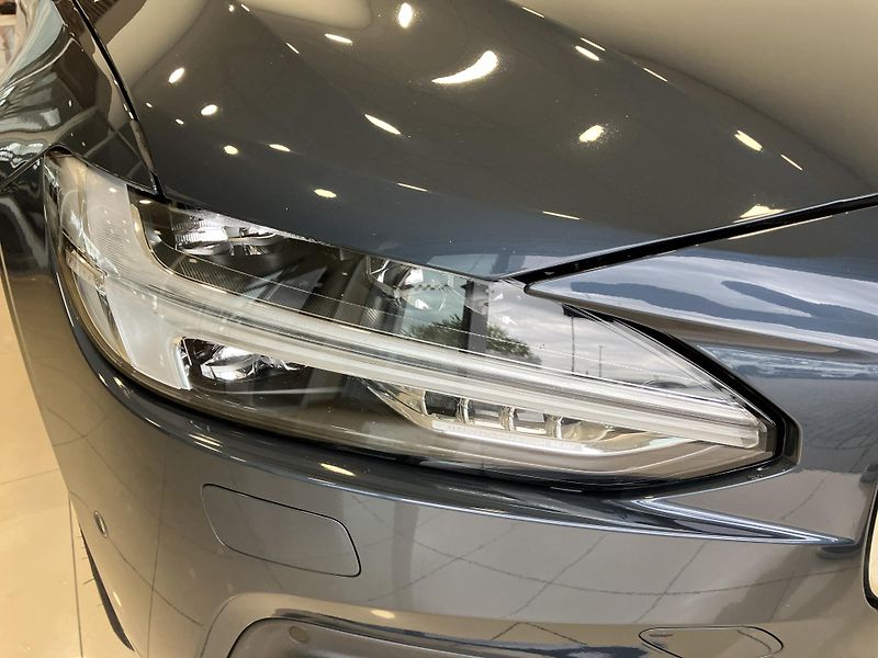 Volvo V90 B4 AWD Momentum PRO AT8, ČR - fotka 4 z 42
