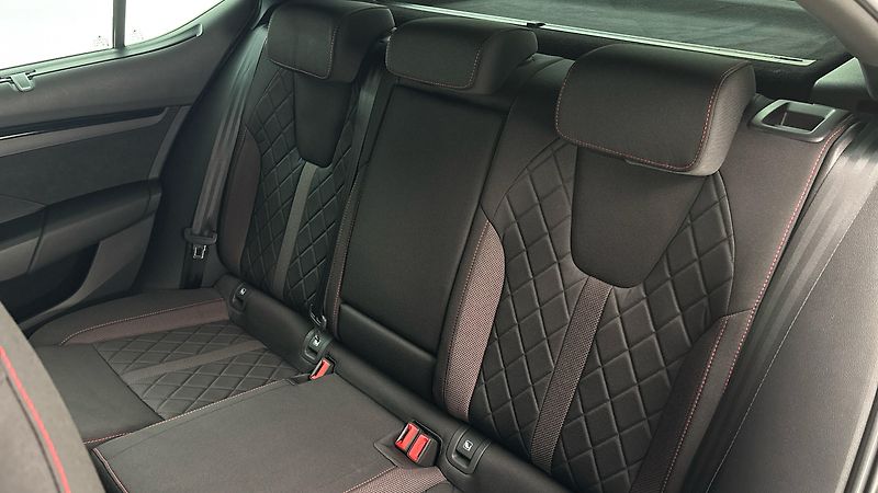 Škoda Octavia 2.0 TDI DSG RS - fotka 16 z 28