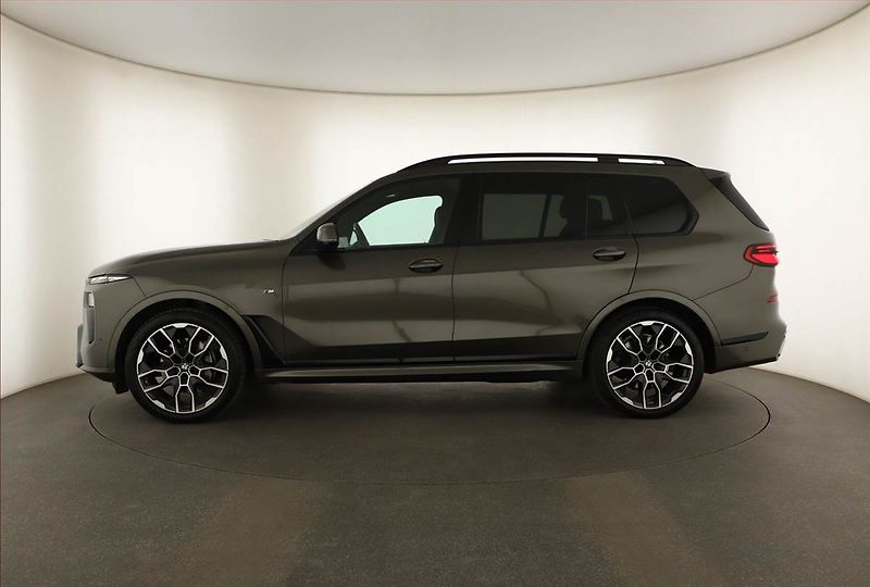 BMW X7 (2025) xDrive40d, Navigace - fotka 3 z 22