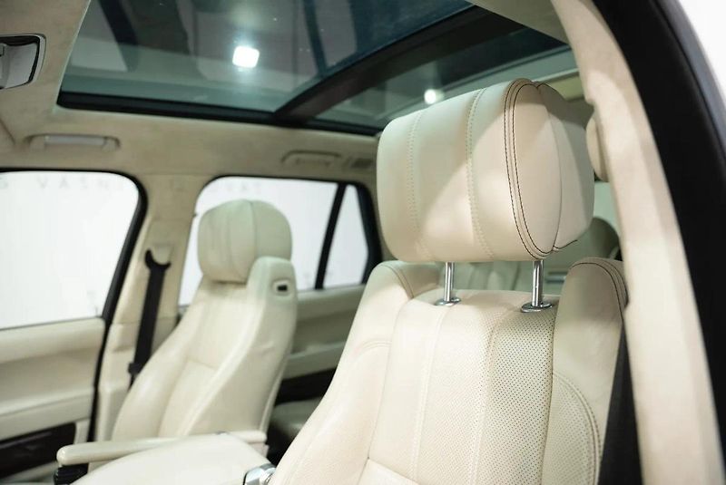 Land Rover Range Rover Autobiography 4,4 SDV8 250 kW - fotka 8 z 14