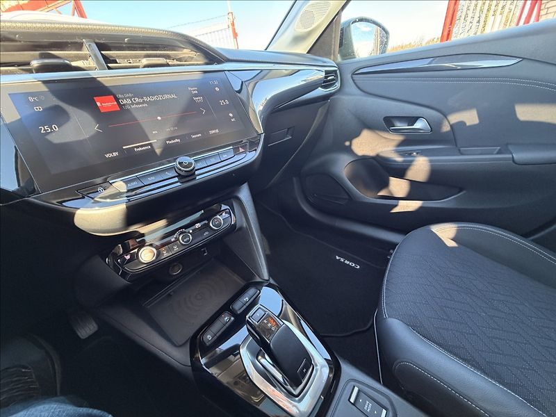 Opel Corsa 1,2 74kW AUTOMAT,NAVI,PANO,LED - fotka 12 z 44