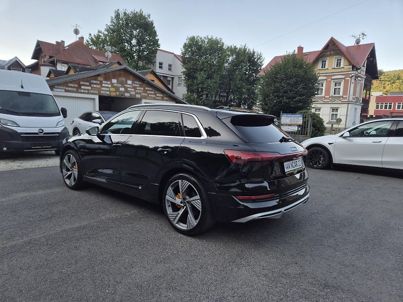 Audi e-tron 55 QUATTRO 300kw S LINE SOH92% - fotka 4 z 44