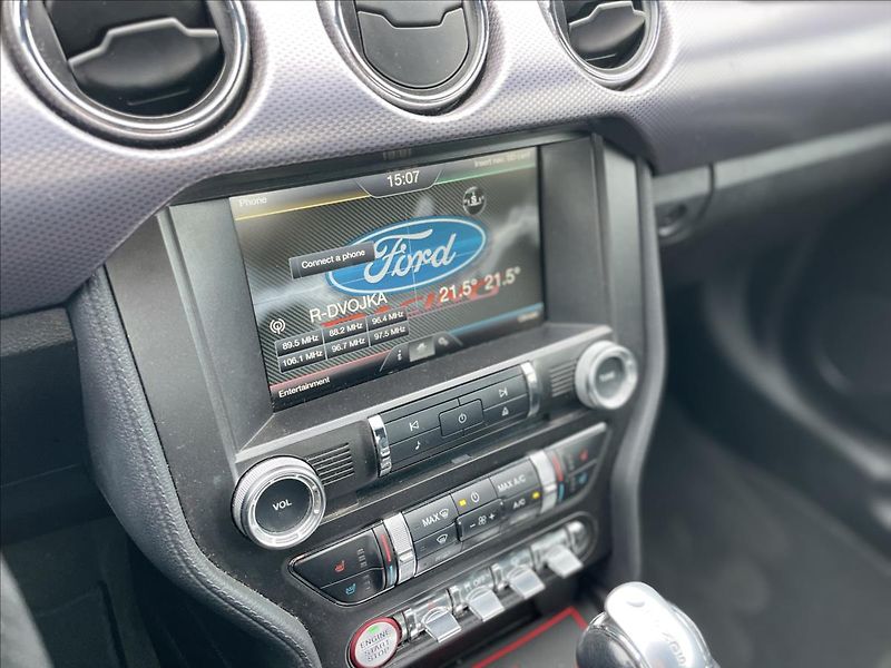 Ford Mustang 2,3 EcoBoost/AUTOMAT - fotka 14 z 23